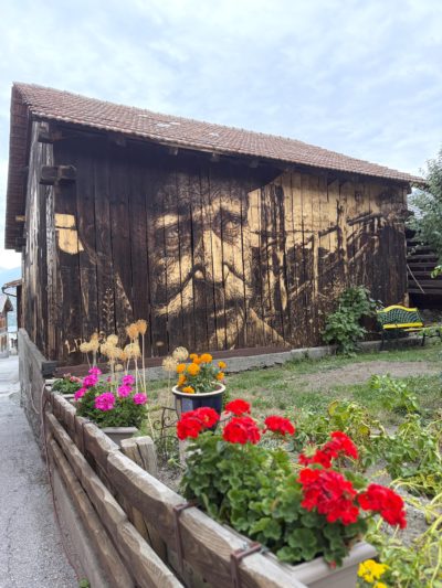 LPVDA à Nendaz: où voir les 4 œuvres monumentales sur les granges?